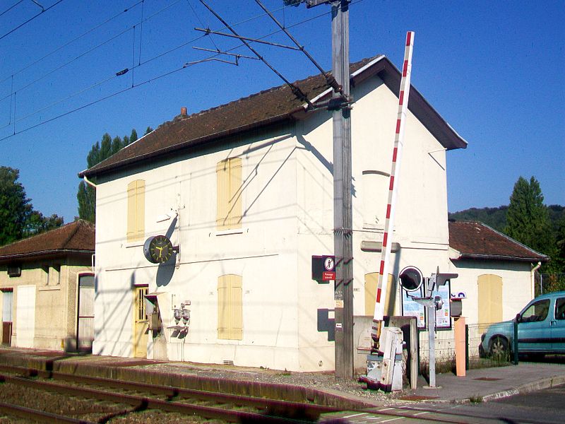 File:Rieux (60), gare SNCF.jpg