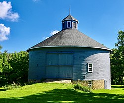 Risum Round Barn (Brodhead، WI) .jpg