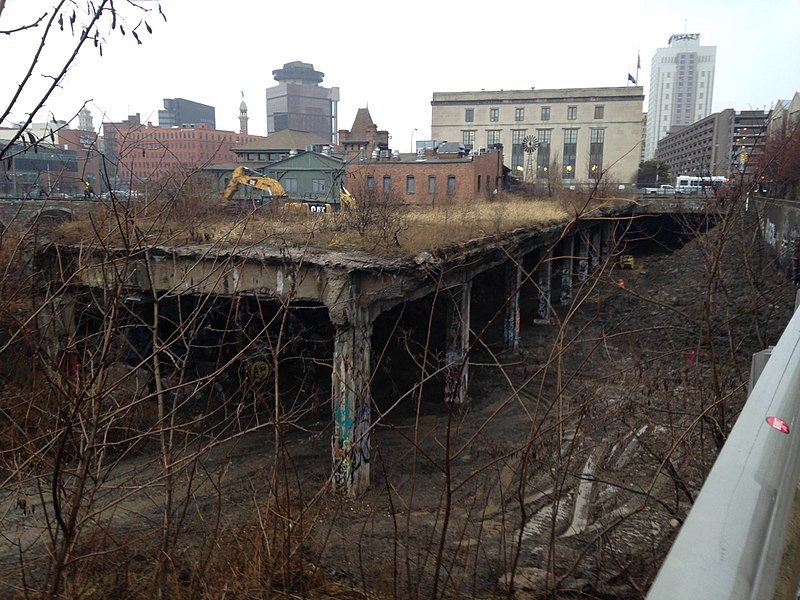 File:Rochester Subway east end filled in, graffiti covered with mud 04.jpg