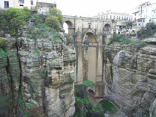 File:Ronda._puente_nuevo.JPG