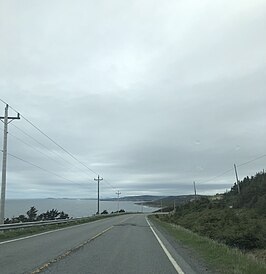 Route 100 ten noorden van Little Barasway met zicht op de kust van de Placentia Bay