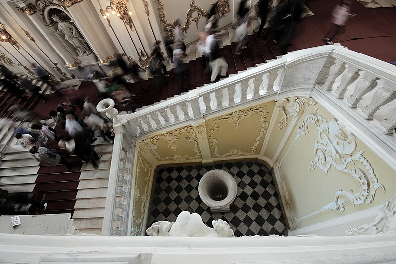 File:Saint-Petersbourg-Ermitage-escaliers-8221.jpg