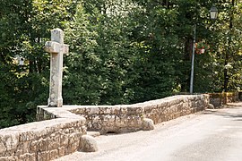 Croix sur le pont.