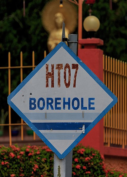 File:Sandakan Sabah Borehole-HT07-Sign-01.jpg
