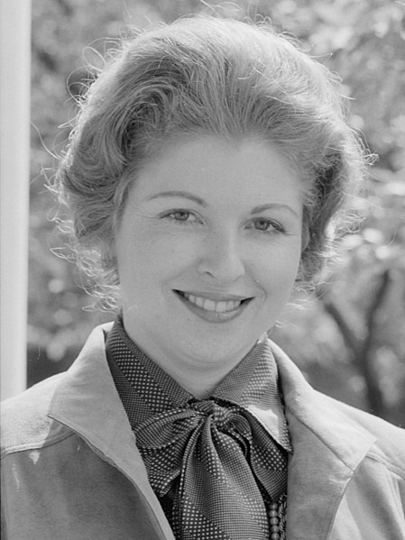 File:Sarah Weddington - NARA - 181411.jpg