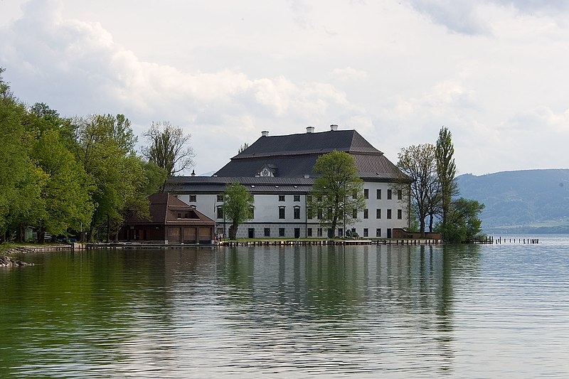 File:Schloss-Kammer-von-Seewalchen.jpg