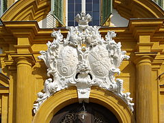 Wappen des Fürstbischofs Marquard Sebastian Schenk von Stauffenberg (rechts) am Schloss Seehof