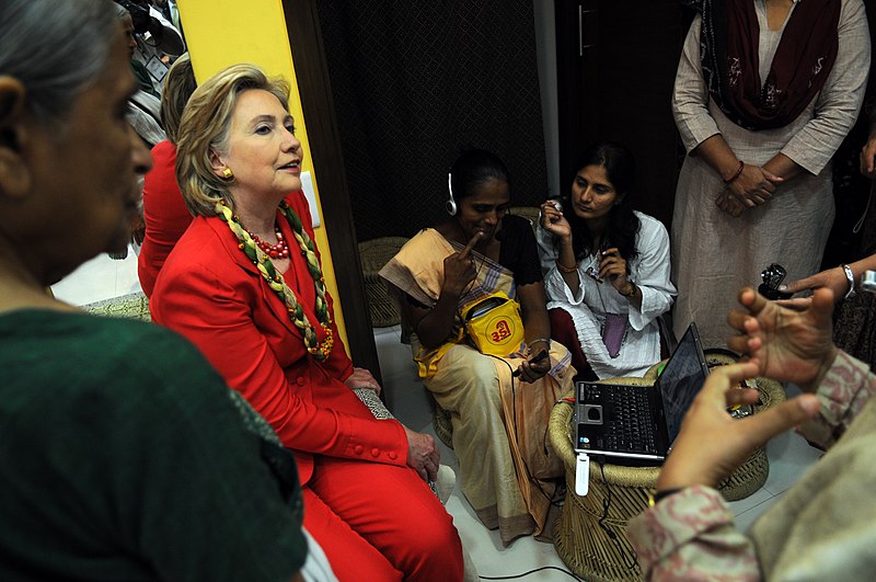 File:Secretary Clinton Uses VOIP To Exchange Greetings With 1000 Rural Women (3732543400).jpg