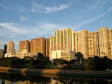 Yue Shing Court (right) Shatinevening 20070529.jpg