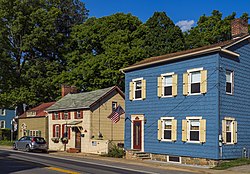 Smith Tavern a další historické domy na Union Avenue, Montgomery, NY.jpg