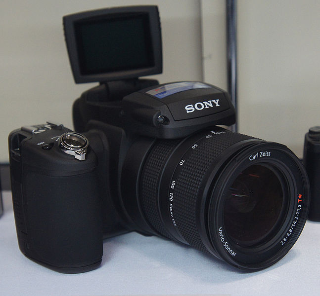 File:Sony Cyber-shot DSC-R1 CP+ 2011.jpg