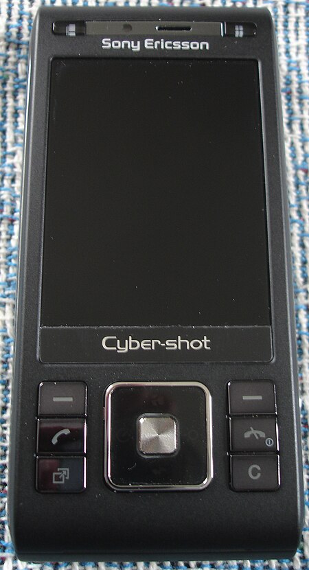 Sony Ericsson c905 closed.jpeg