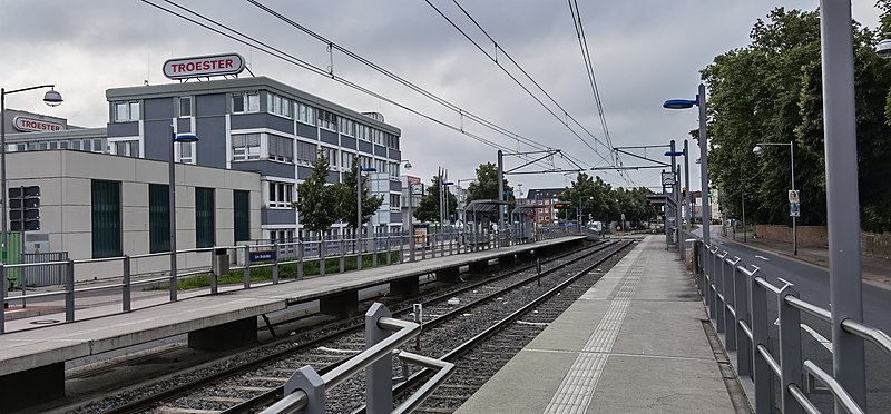 File:Stadtbahn Hannover Am Brabrinke 2107180819.jpg