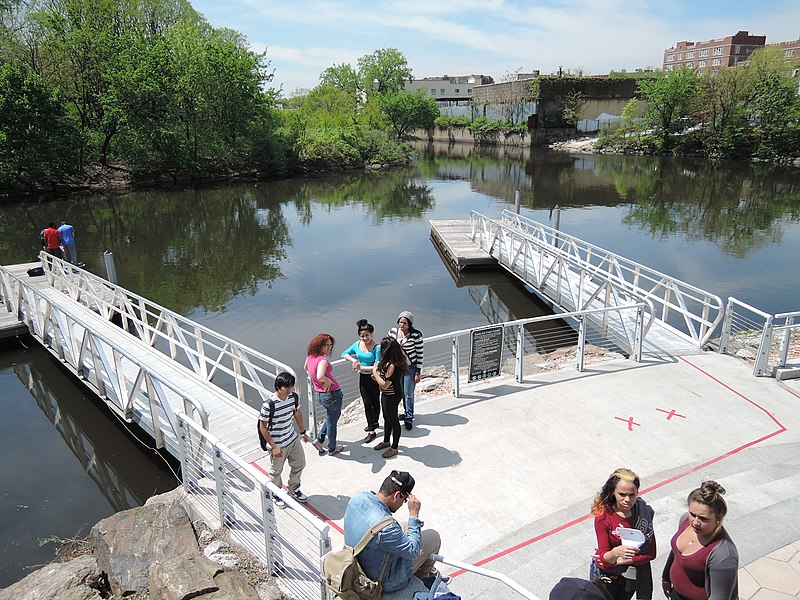 File:Starlight Park boat dock jeh.jpg