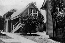 Original brick stables at Middenbury, 1932 StateLibQld 2 48540 Original brick stables at Middenbury,Toowong, 1932.jpg