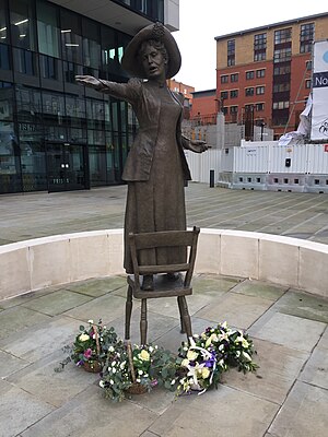 Emmeline Pankhurst haykali - 2018 yil dekabr (3) .jpg