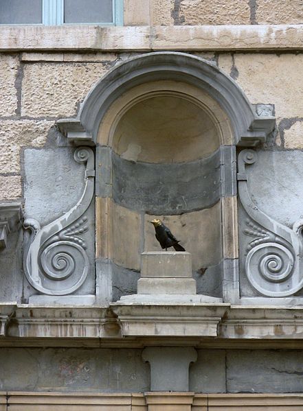 File:Statue oiseau - Besançon.JPG