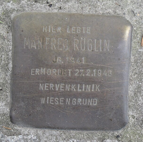 File:Stolperstein Eichborndamm 238 Manfred Roeglin.jpg