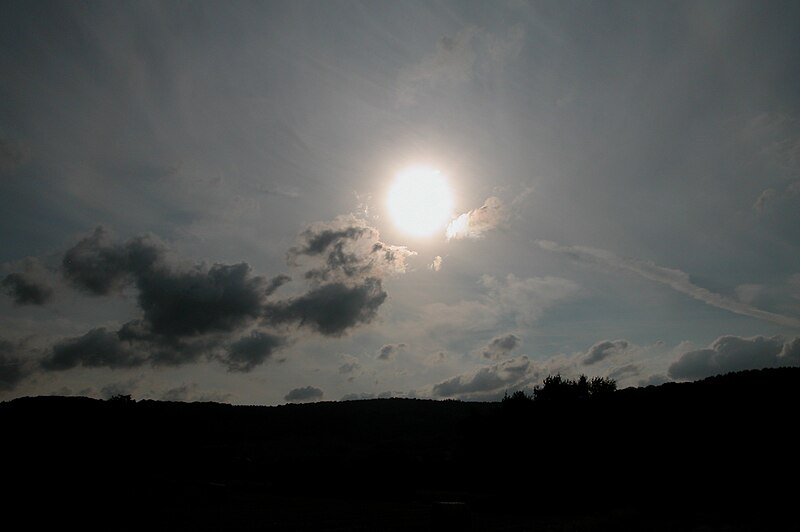 File:Sun at dusk (2007-07-28).jpg