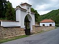 Čeština: Svatý Jan pod Skalou, okres Beroun. Hřbitov, brána a márnice. English: Svatý Jan pod Skalou, Beroun District, Central Bohemian Region, Czech Republic. Cemetery gate. Camera location 49° 58′ 10.7″ N, 14° 07′ 47.7″ E    View all coordinates using: OpenStreetMap