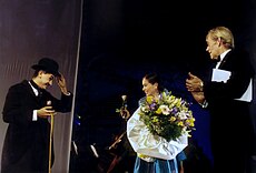 Sylvio dans son personnage de Charlot en compagnie de Geraldine Chaplin au Festival International du Film de Comédie de Vevey