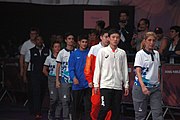 Deutsch: Tischtennis bei den Olympischen Jugend-Sommerspielen 2018: Tag 4, 10. Oktober 2018, Jungen-Einzel, Siegerehrung - Gold: Wang Chuqin (CHN), Silber: Tomokazu Harimoto (JPN), Bronze: Kanak Jha (USA); Medaillen überreicht durch IOC-Mitglied William Frederick Blick (UGA), Maskottchen überreicht durch ITTF-Präsident Thomas Weickert (GER) English: Fencing at the 2018 Summer Youth Olympics at 10 October 2018 –Boys' single medail ceremony – Gold: Wang Chuqin (CHN), Silber: Tomokazu Harimoto (JPN), Bronze: Kanak Jha (USA)); Medal presenter: IOC member William Frederick Blick (UGA), Mascot presenter: ITTF President Thomas Weickert (GER)