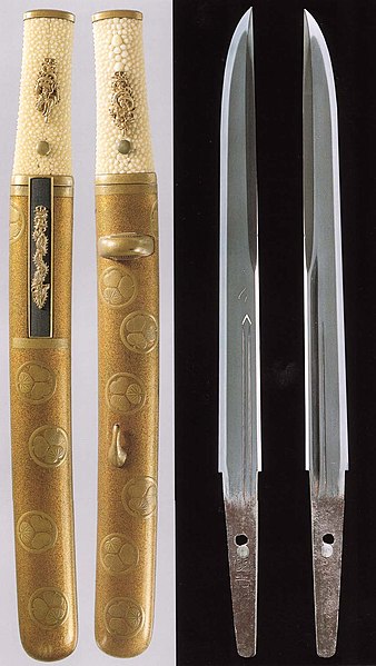 Tantō with signature (mei) of Shintōgo Kunimitsu. Complete aikuchi-style koshirae (mountings) and bare blade. Kamakura Period, 14th century. Important