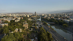 El río entrando en Tbilisi