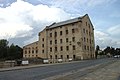 English: A wheat mill close to the Ohře River in Terezín, CZ Čeština: Budova pšeničného mlýna u řeky Ohře v Terezíně