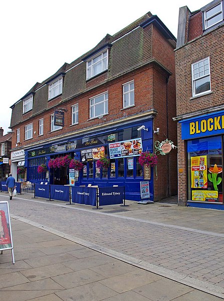 File:The Edmund Tylney (1), 30-34 High Street - geograph.org.uk - 2137648.jpg