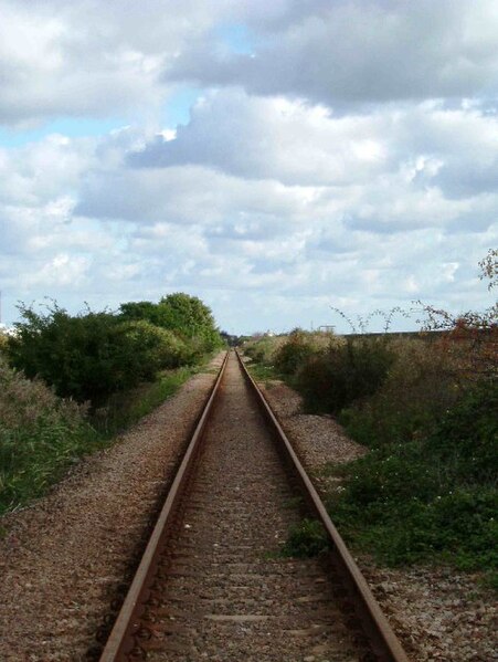 File:The Line to Shell Haven - geograph.org.uk - 60394.jpg