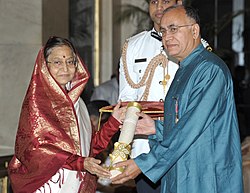 The President, Smt. Pratibha Devisingh Patil presenting the Padma Shri Award to Shri Irwin Allan Sealy, at an Investiture Ceremony-II, at Rashtrapati Bhavan, in New Delhi on April 04, 2012.jpg