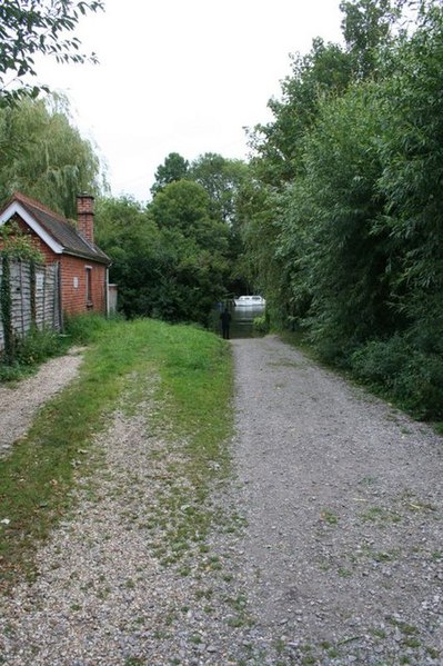 File:The old Ferry lane - geograph.org.uk - 1480551.jpg