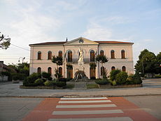 Town hall (Frassinelle Polesine).jpg