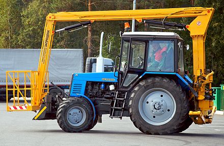 440px Tractor belarus