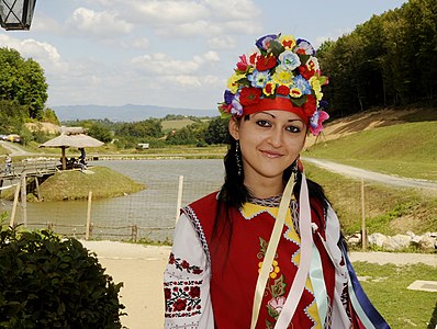 Bosniana amb roba tradicional