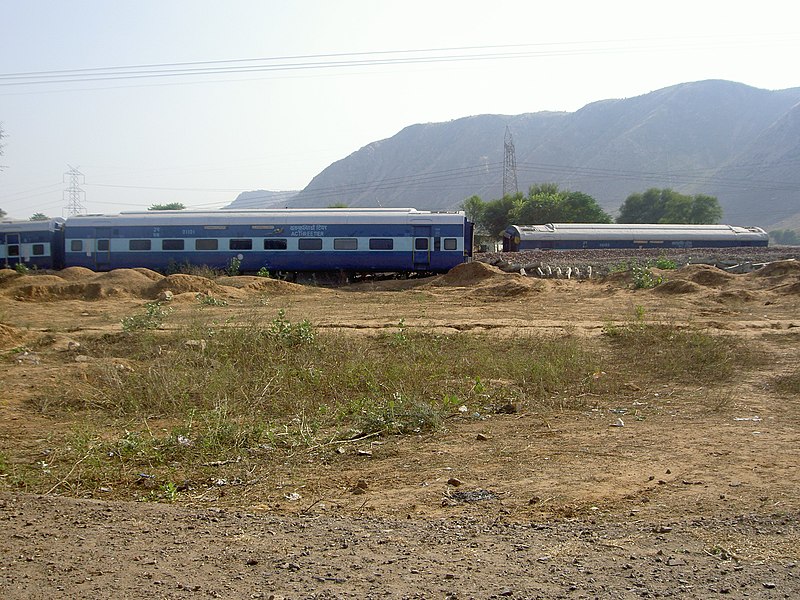 File:Train accident North India November2009.JPG