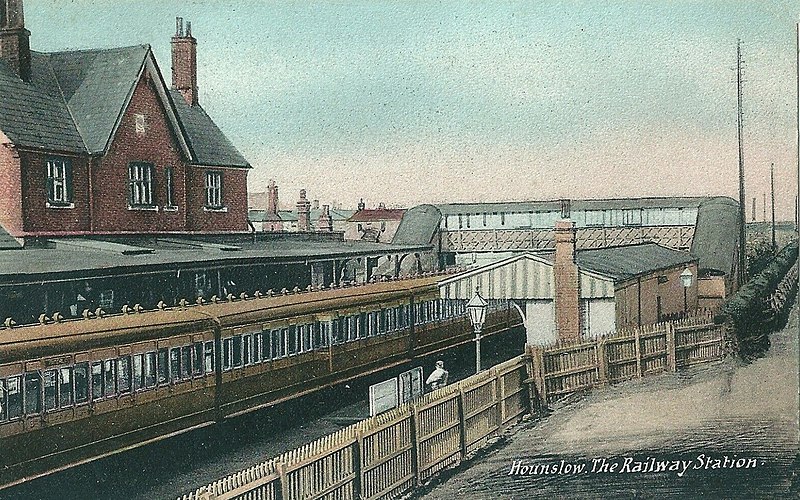 File:Train at Hounslow station.jpg