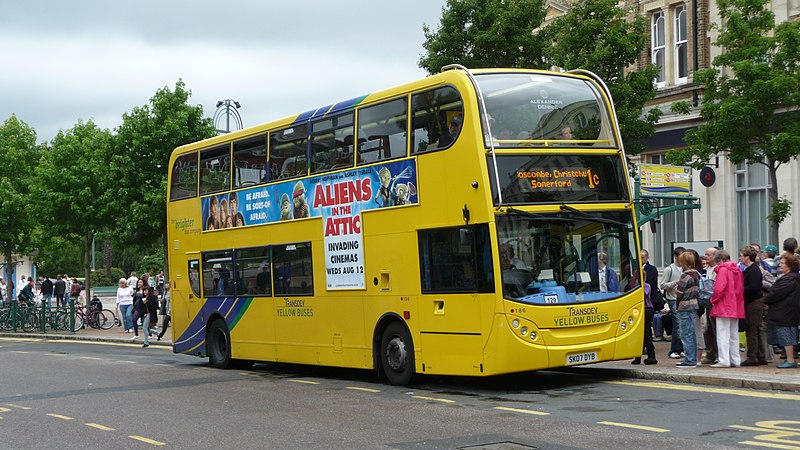 File:Transdev Yellow Buses 186 SK07 DYB.JPG