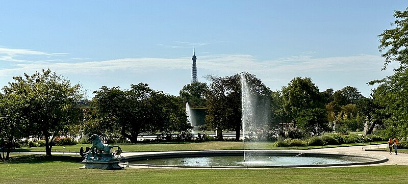 File:Tuileries Garden fountain.jpg