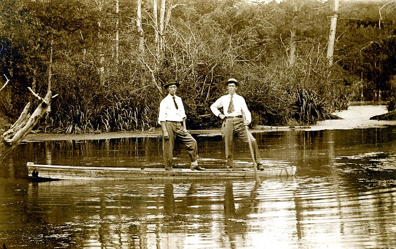 File:Two Men Boating on the Santiam River (7839715286).jpg