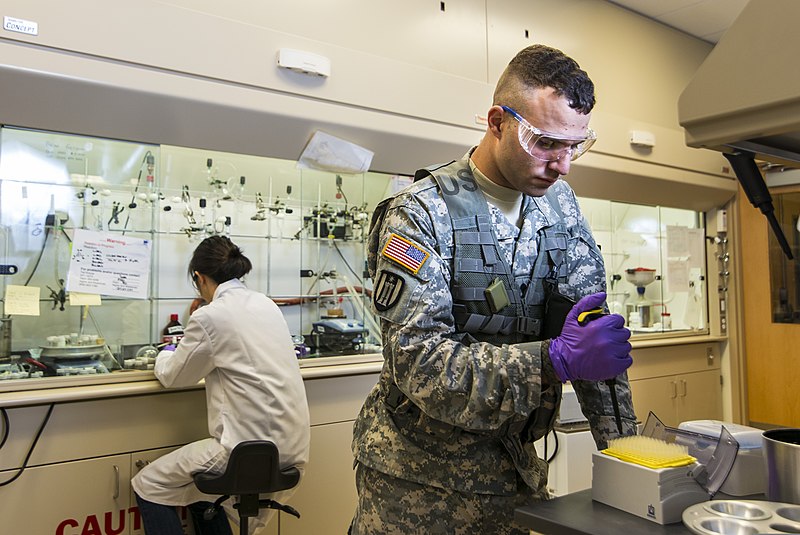 File:U.S. Army Spc. Kevin Thomas, with the 863rd Engineer Battalion, poses in a lab environment at the Argonne National Laboratory in Darien, Ill., Aug. 26, 2014 during a photo shoot to promote Citizen-Soldiers 140826-A-TI382-390.jpg