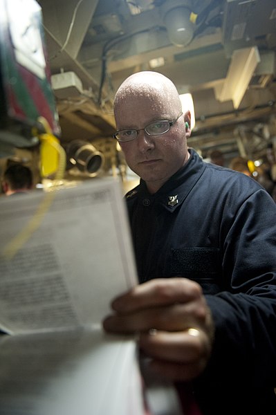 File:USS ARLEIGH BURKE (DDG 51) 140325-N-WD757-443 (13424769075).jpg