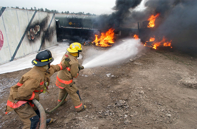 File:US Navy 021022-N-5362A-011 Fire fighting training during Diligent Warrior 2003.jpg