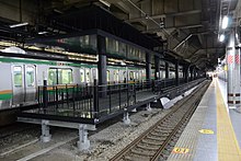 ファイル:Ueno_station_13.5_all_platform.jpg