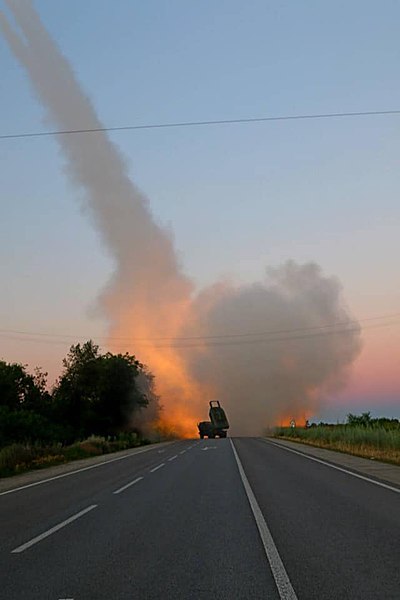 Súbor:Ukrainian HIMARS in Zaporizhya oblast, early June 2022 (1).jpg