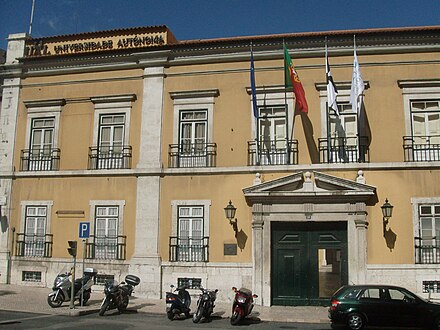 The palace of the counts of Redondo in Lisbon Universidade Autonoma de Lisboa.jpg