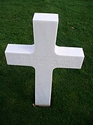 La tombe d'un soldat inconnu au cimetière américain de Colleville-sur-Mer.