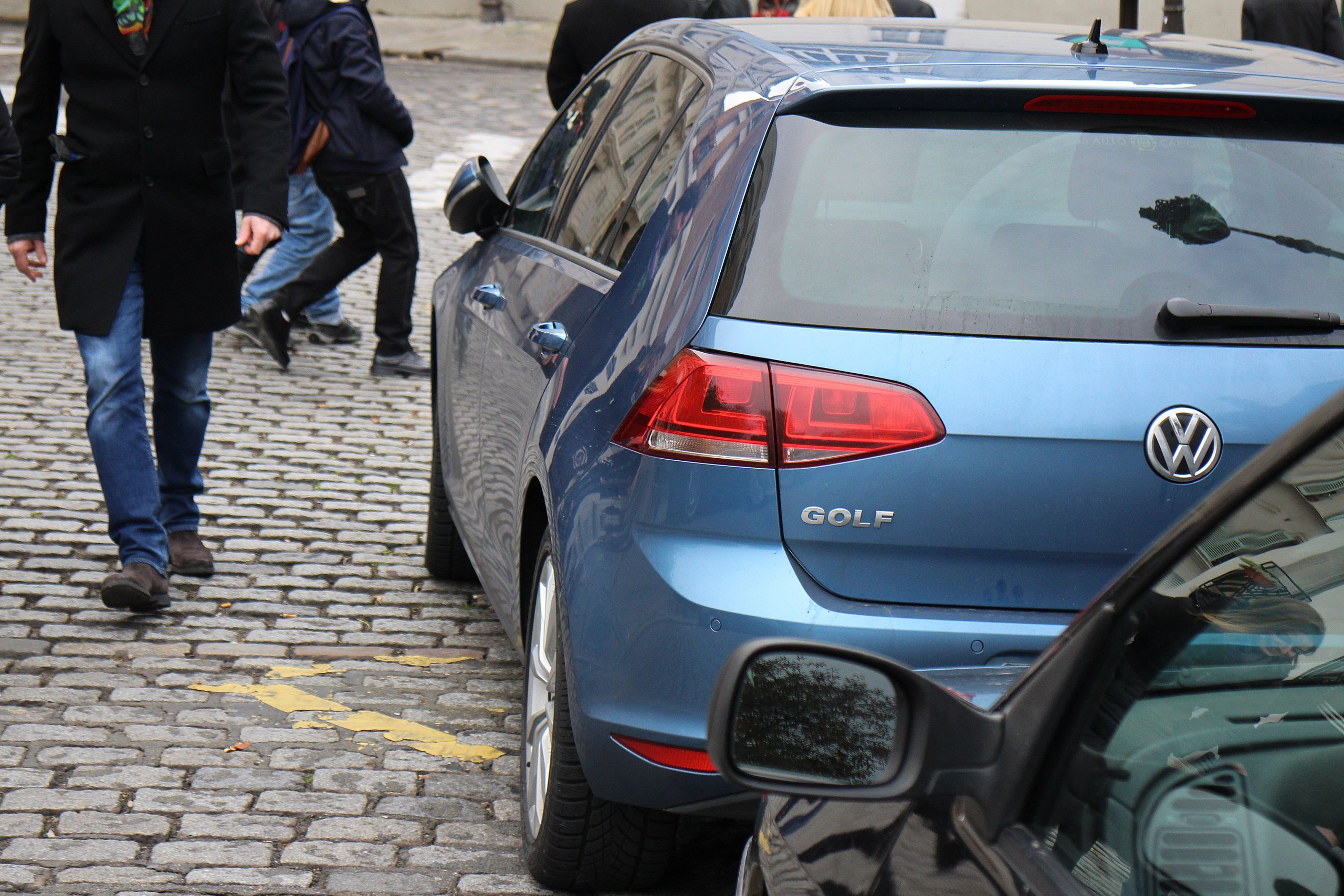 File:VW Golf 7 Blue (11050391564) (cropped).jpg - Wikimedia Commons