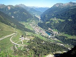 Blick auf das Dorf Airolo in Leventina.